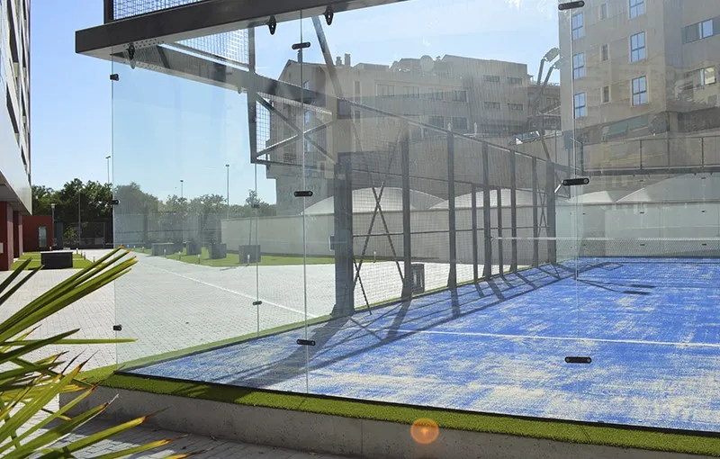 pista-de-padel-panoramica-y-cesped-artificial-granada pista-de-padel-panoramica-y-cesped-artificial-granada